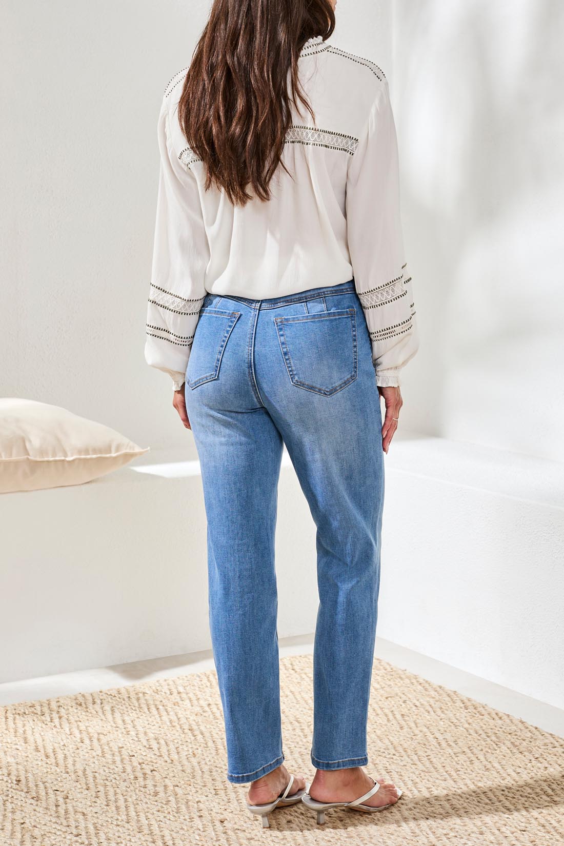 Tribal Women's Sophia Curvy Hugging Straight Ankle Jeans