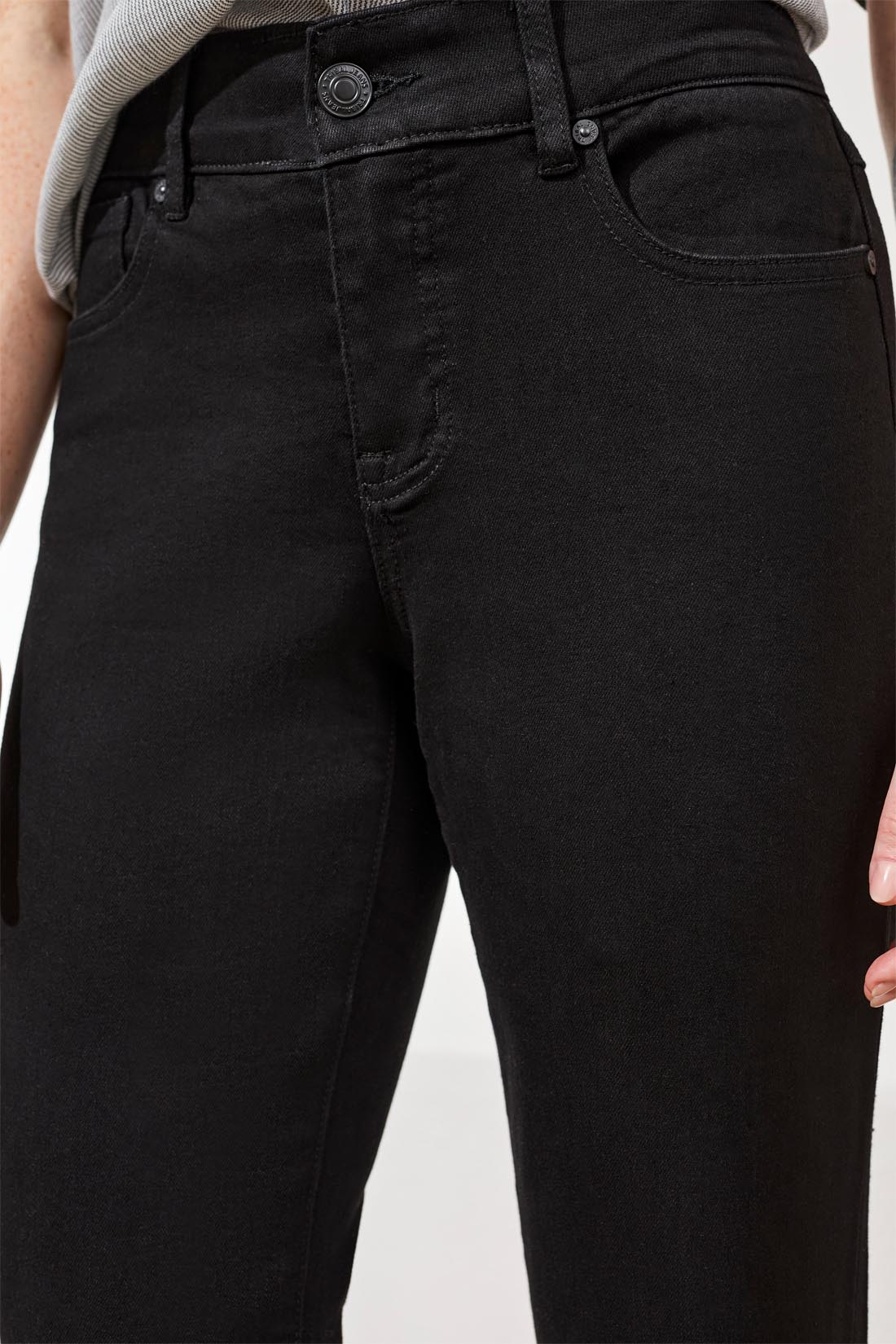 Tribal Women's Sophia Curvy Fit Straight Leg Petite Jeans