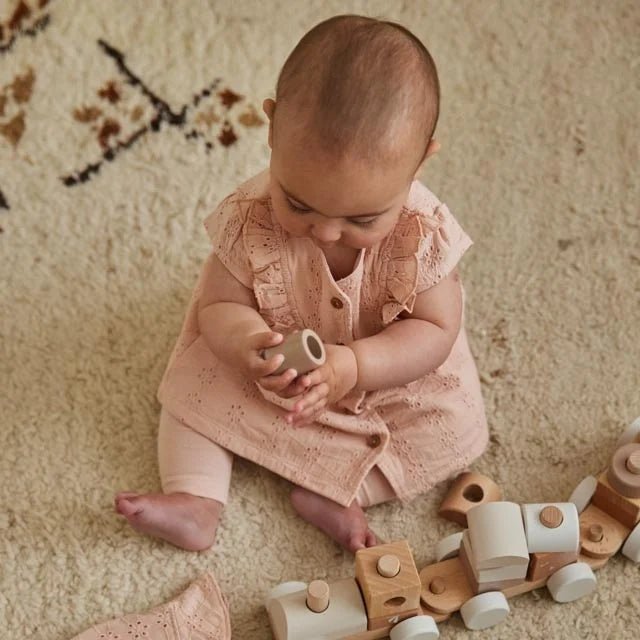 Dirkje Baby Girls 2pc Suit and Hat Set - A&M Clothing & Shoes - Westlock