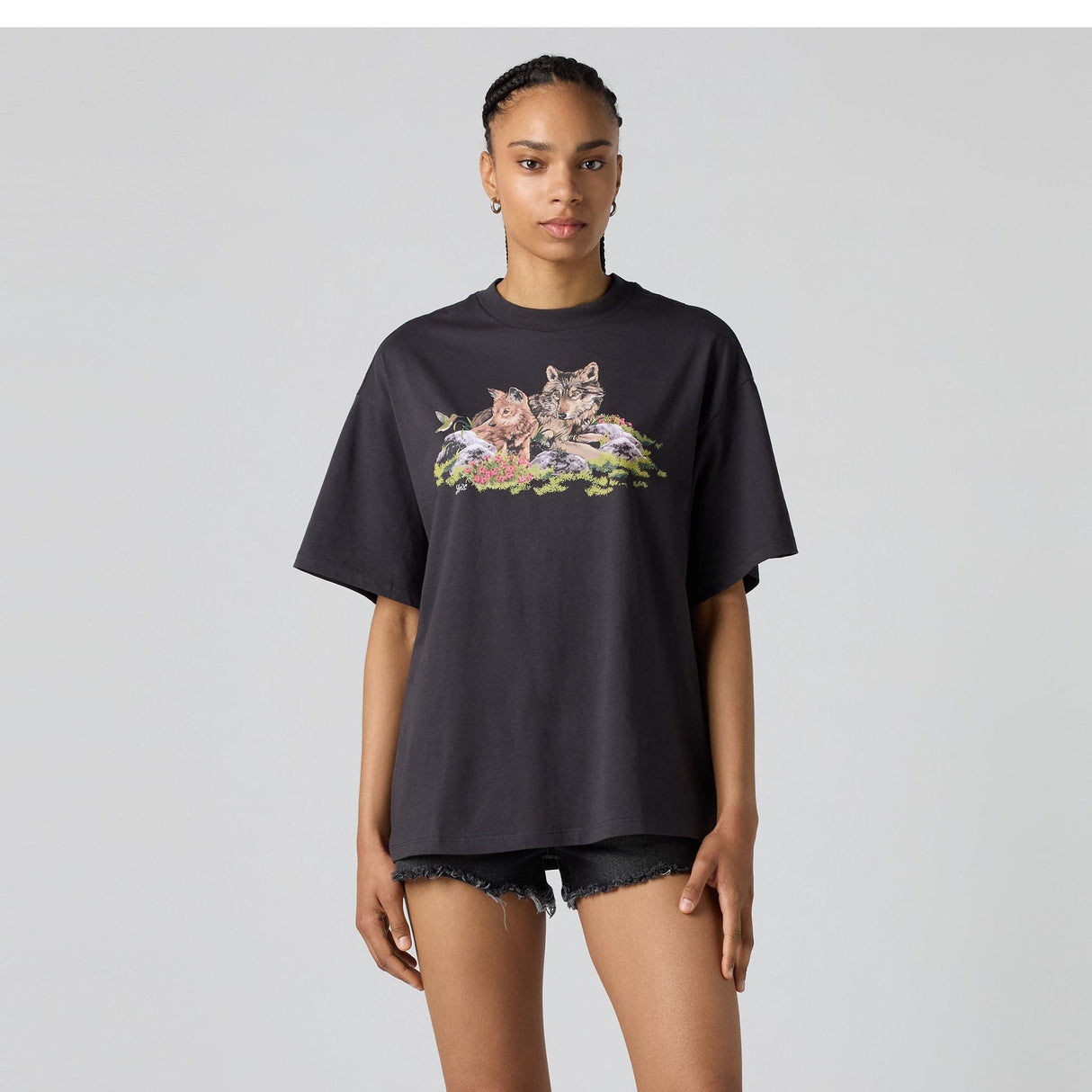 Levi's Women's Graphic Short Stack Tee Pretty Wolves - A&M Clothing & Shoes - Westlock