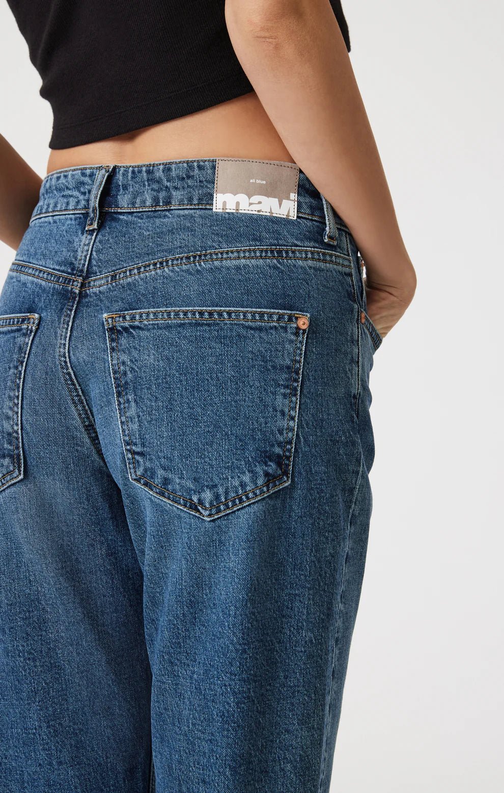 Mavi Women's Savannah Cuffed Shaded Classic Jeans - A&M Clothing & Shoes - Westlock