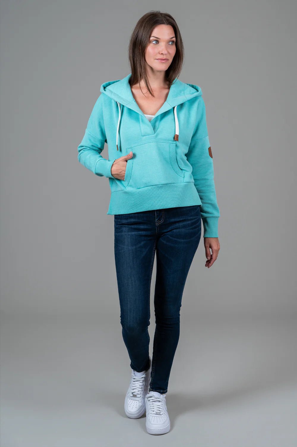 Wanakome Women's Aksu Cropped Hoodie - A&M Clothing & Shoes - Westlock