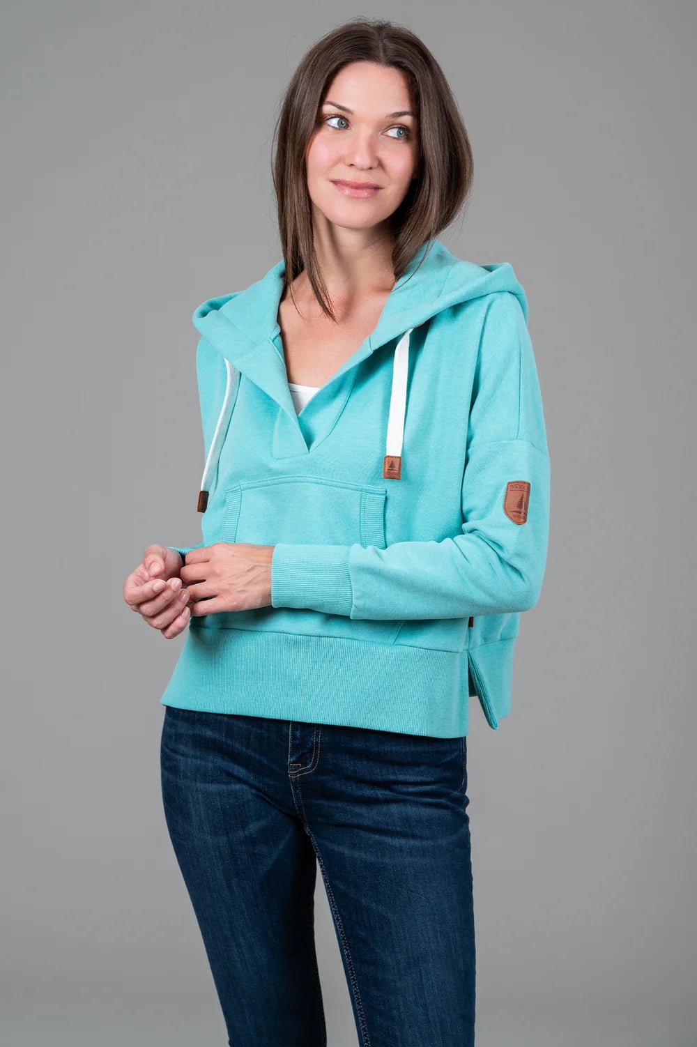 Wanakome Women's Aksu Cropped Hoodie - A&M Clothing & Shoes - Westlock