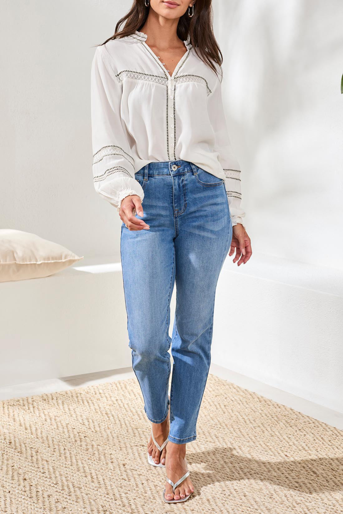 Tribal Women's Sophia Curvy Hugging Straight Ankle Jeans