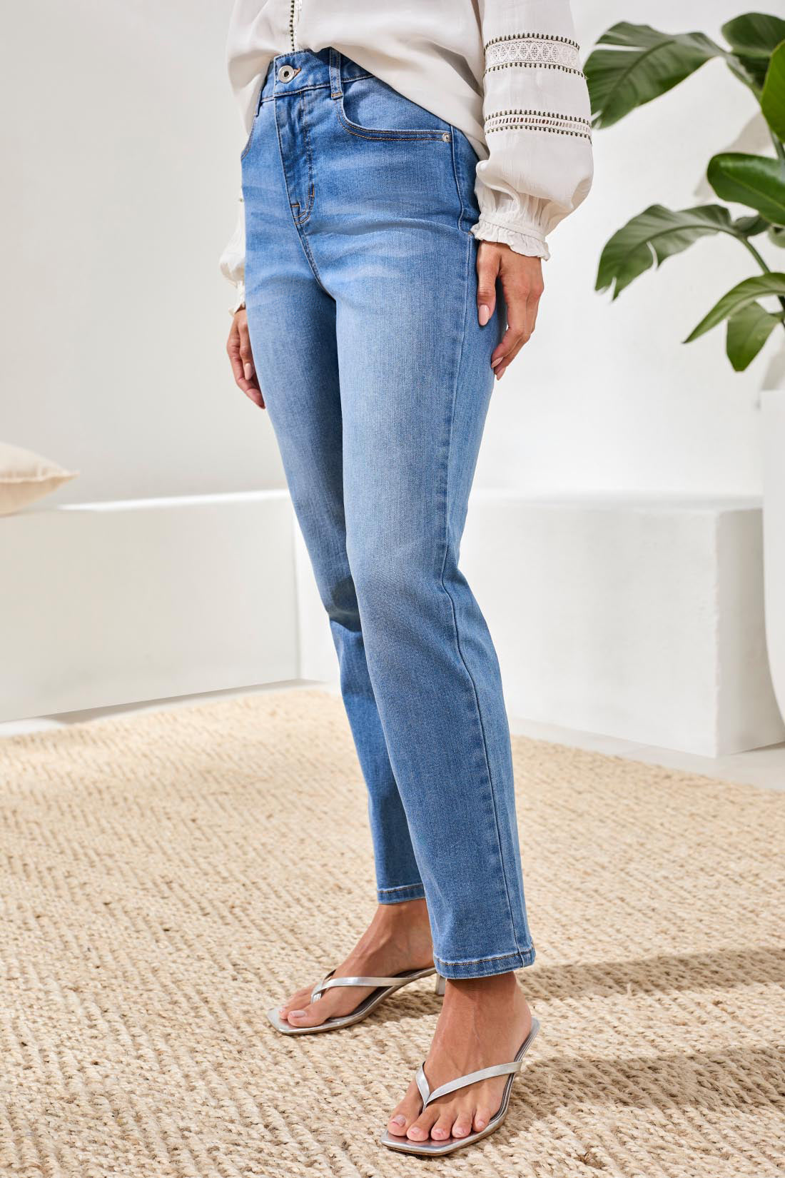 Tribal Women's Sophia Curvy Hugging Straight Ankle Jeans