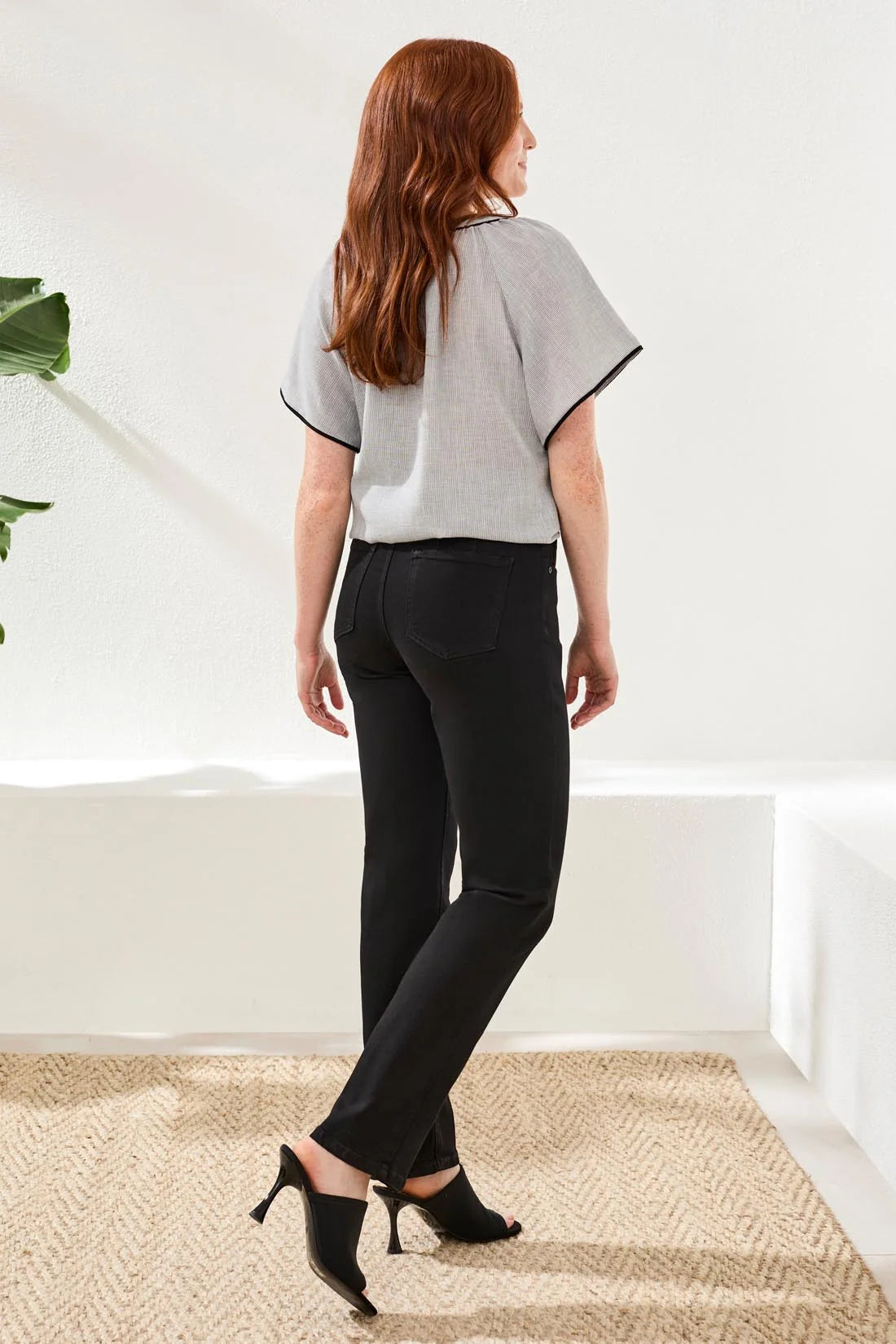 Tribal Women's Sophia Curvy Fit Straight Leg Petite Jeans
