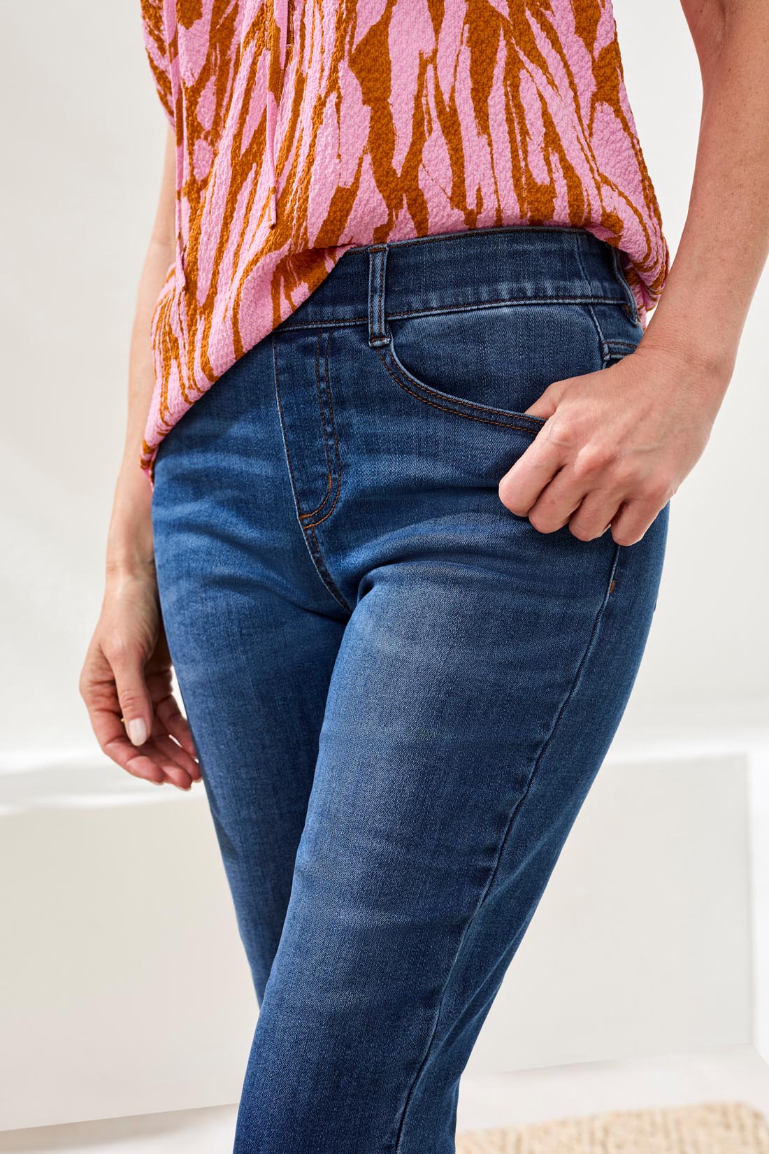 Tribal Women's Audrey Pull On Pedal Pusher Jeans