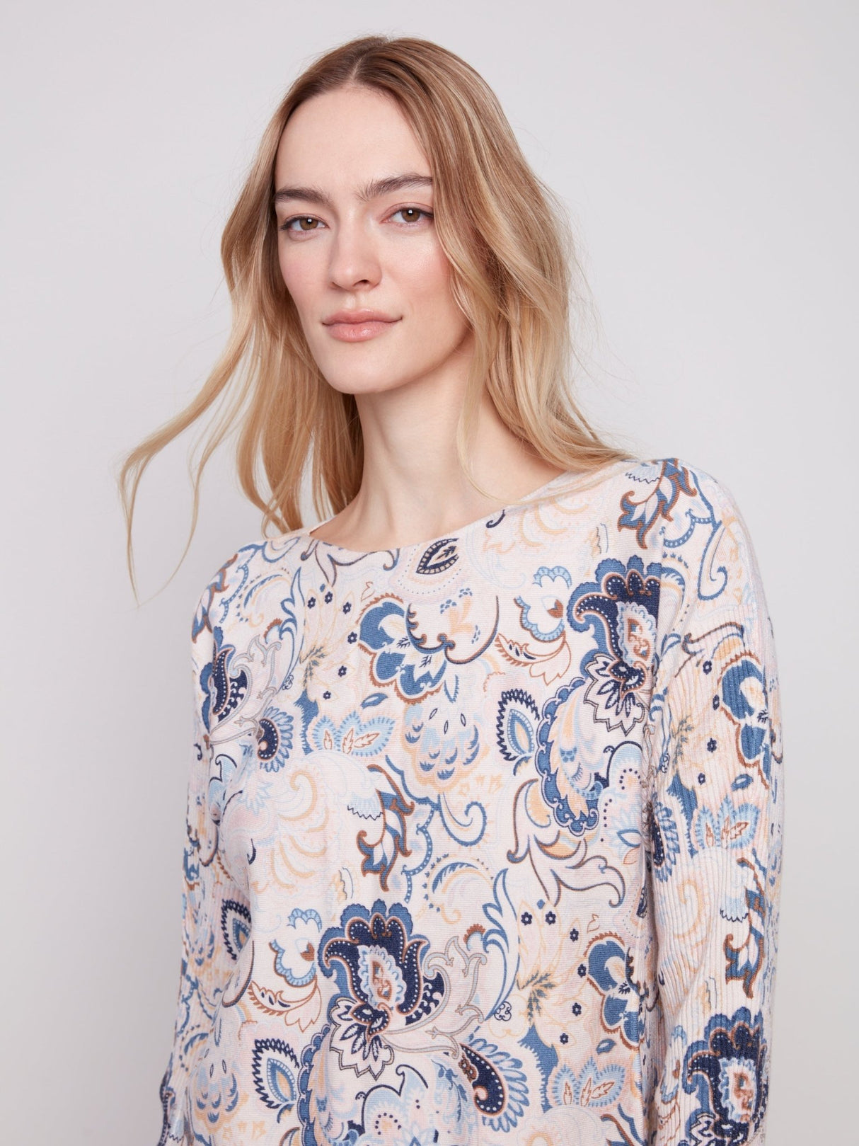Charlie B Women's Printed Rounded Hem Sweater - A&M Clothing & Shoes - Westlock