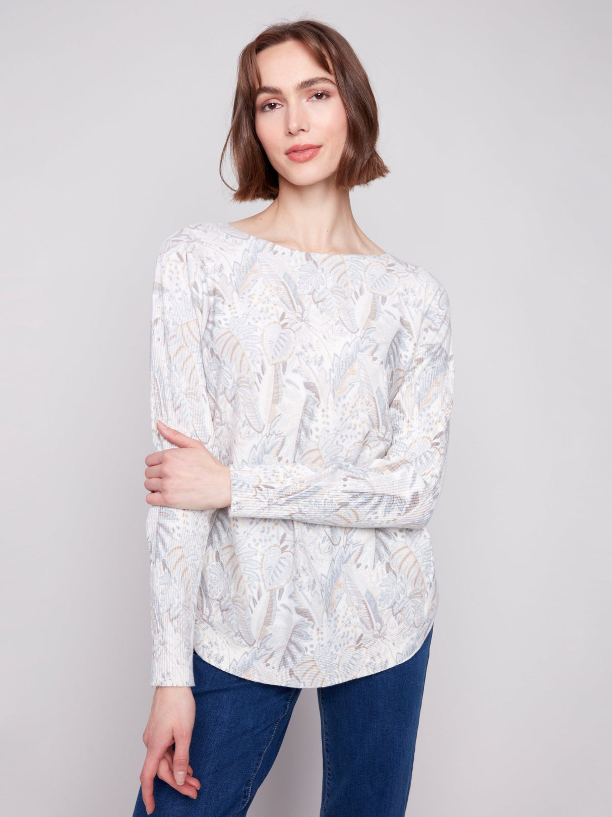 Charlie B Women's Printed Rounded Hem Sweater - A&M Clothing & Shoes - Westlock