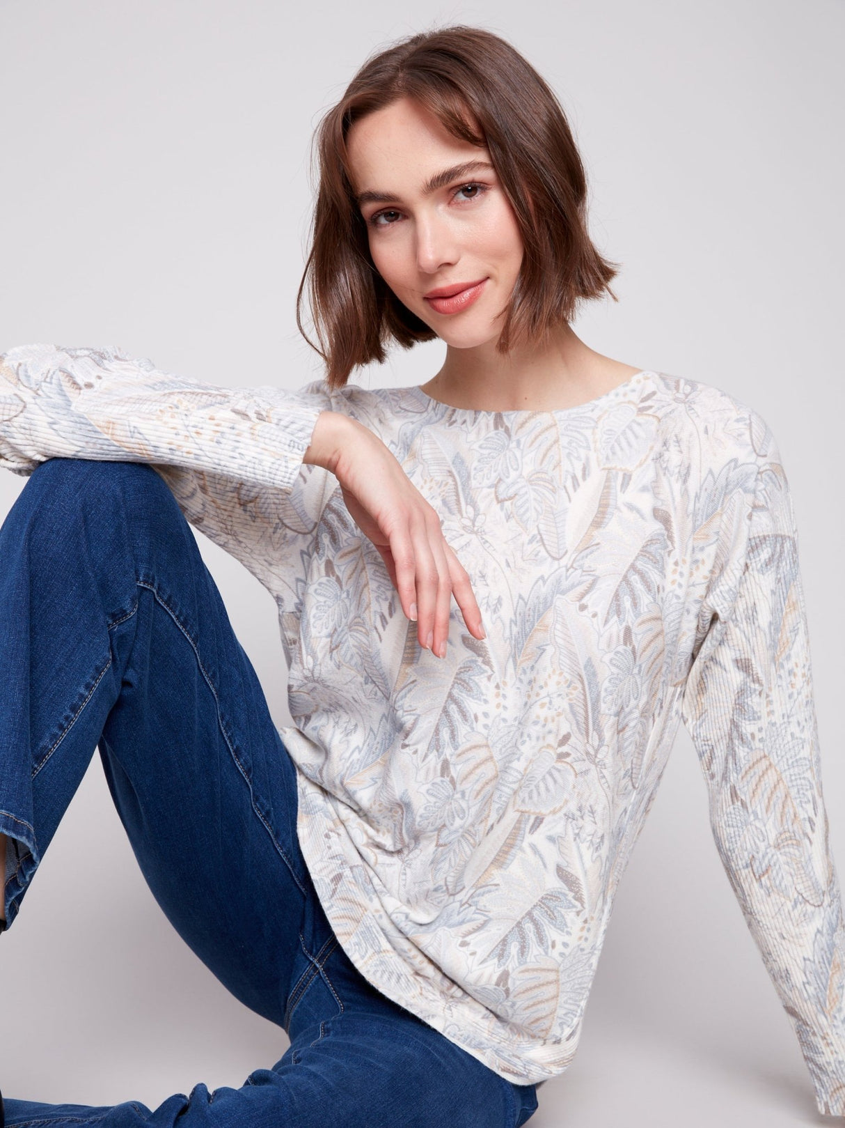 Charlie B Women's Printed Rounded Hem Sweater - A&M Clothing & Shoes - Westlock