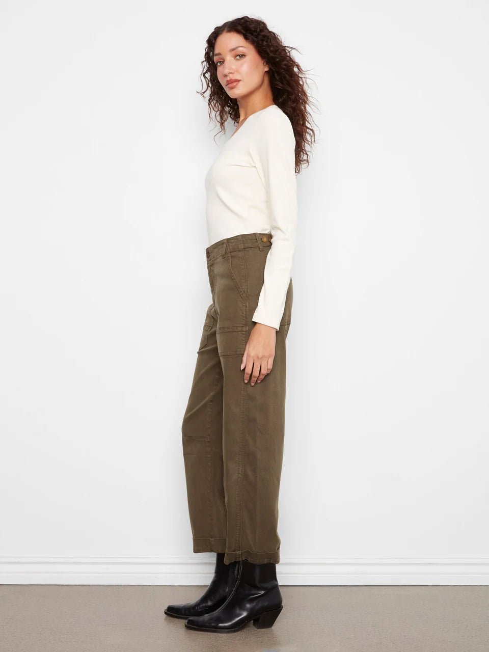 Charlie B Women's Smooth Twill Barrel Leg Patch Pocket Pants - Olive