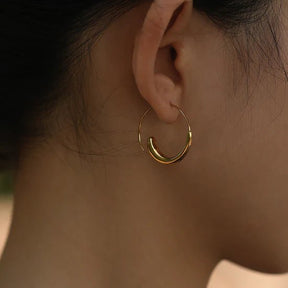 Hackney Nine Nural Swirl Hoops Gold -