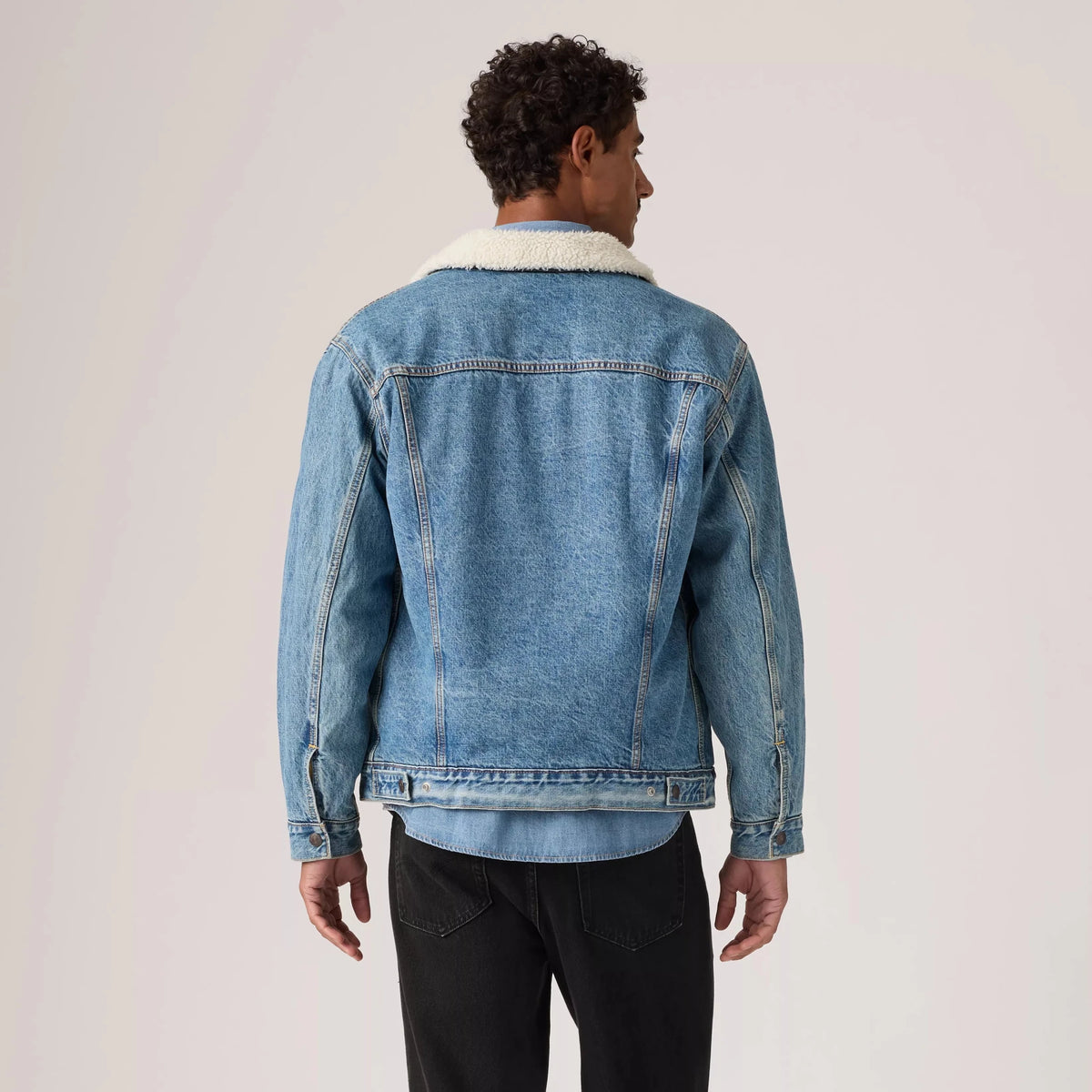 Levi's Men's Relaxed Fit Sherpa Trucker Washed Away Jacket - Washed Away