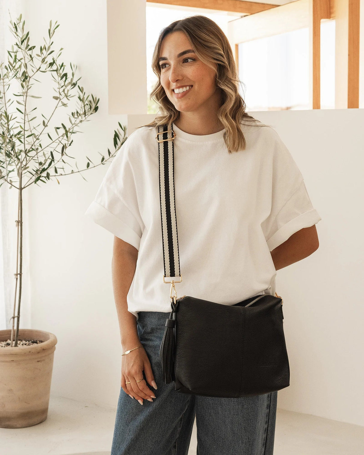 Louenhide Daisy Stripe Crossbody Bag - A&M Clothing & Shoes - Westlock