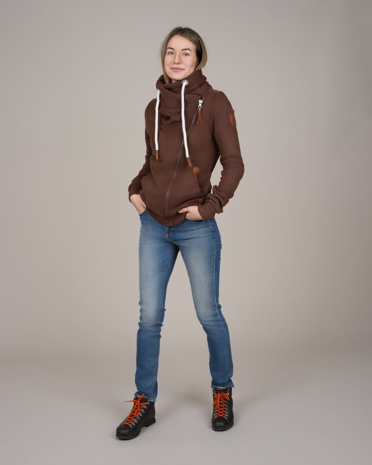 Wanakome Women's Hestia Full Zip High Collar Sweatshirt - Mahogany